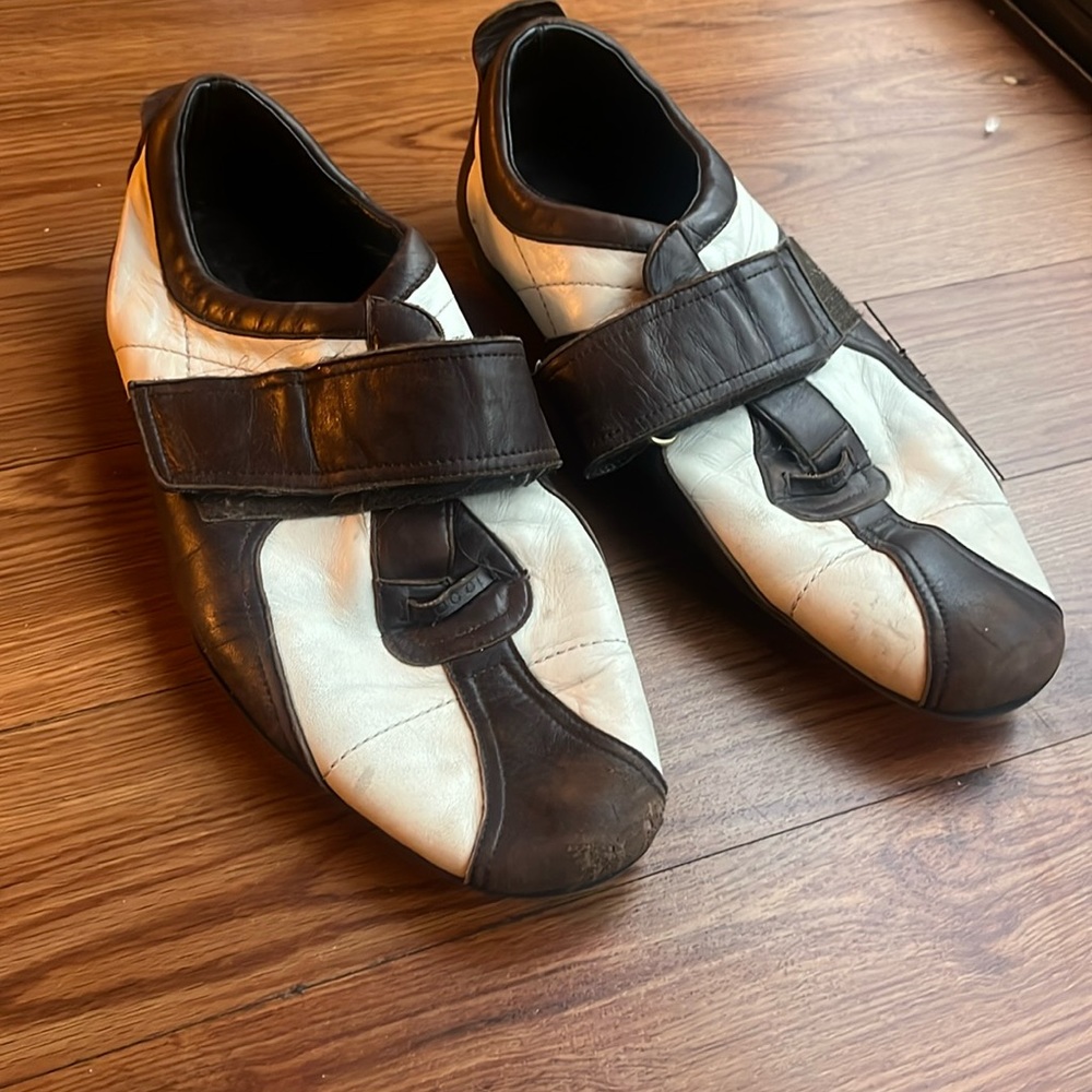 "Gucci Men's Shoes: Timeless Style and Sophistication for Sale"